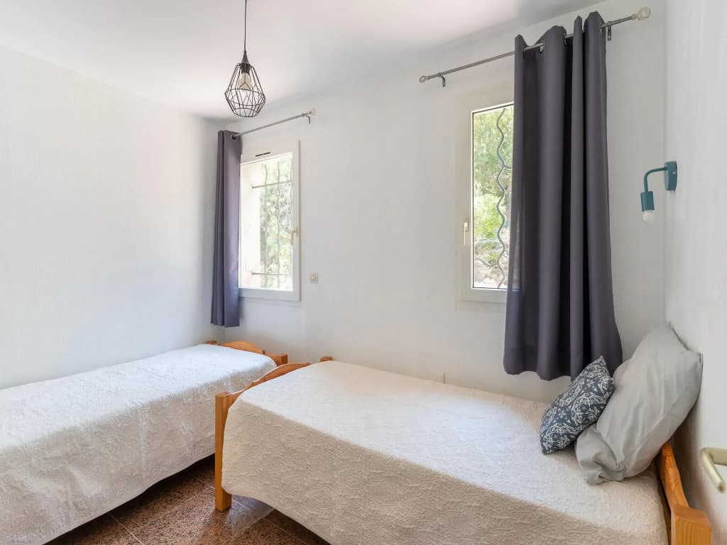 Minerve Holiday Home With Garden - Photo 3