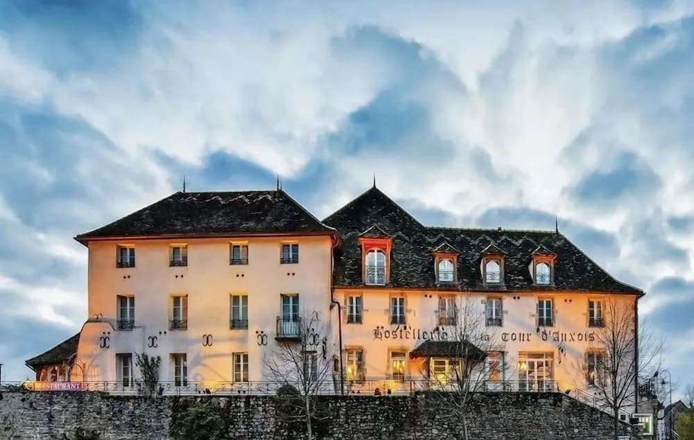 Hostellerie De La Tour D Auxois - Photo 1