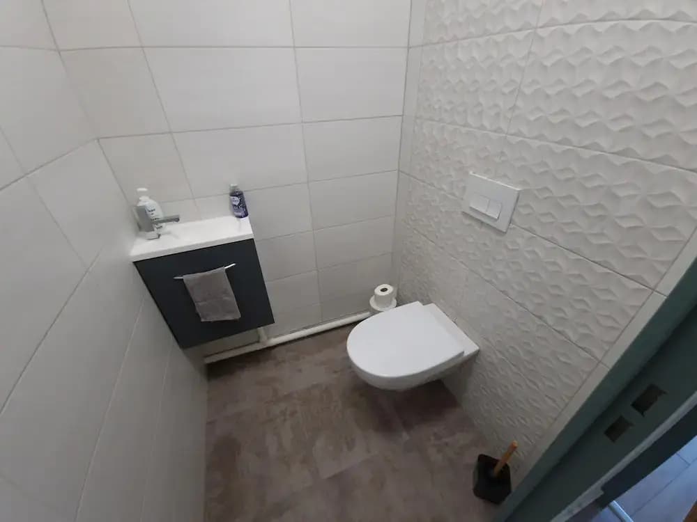 Beautiful Holiday Apartment in Uzes With Balcony - Miniature 7