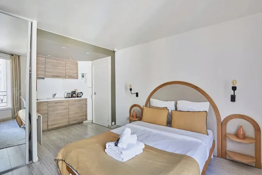 22 m2 Studio Located on the 6th Floor With Elevator: - 1 Bedroom With 140 cm Double bed - Television, Wifi - Equipped Kitc...