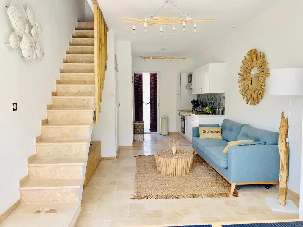 Maison en front de mer sur la plage de portissol - Photo 2