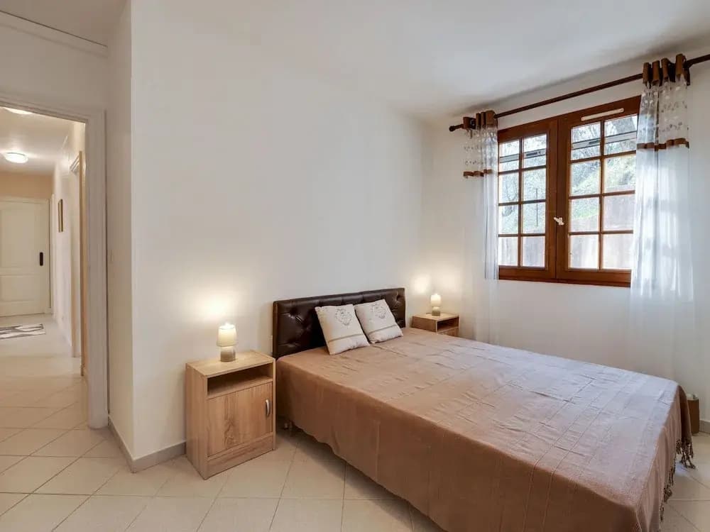 Charming Flat With Pool - Miniature 6
