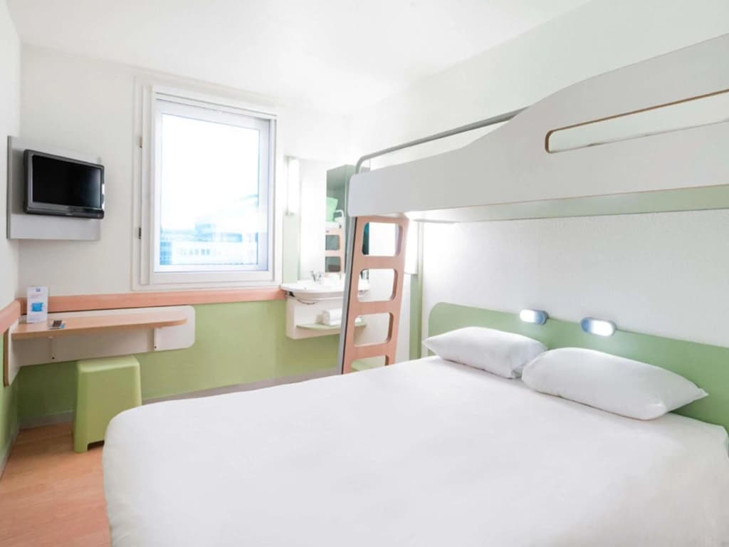 Ibis Budget Poitiers Nord Futuroscope - Photo 3