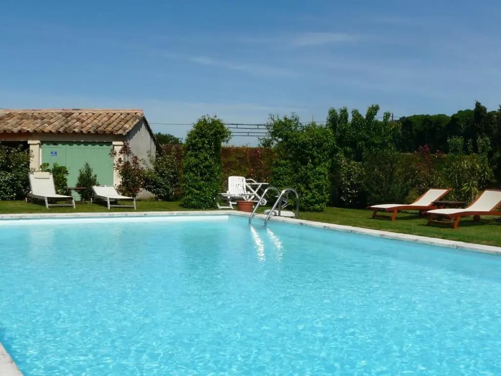 Partie de Mas Provençal de Charme, Avec Une Grande Piscine, Située En Campagne Proche D'Eygalières, Au Coeur 4 Personnes,...
