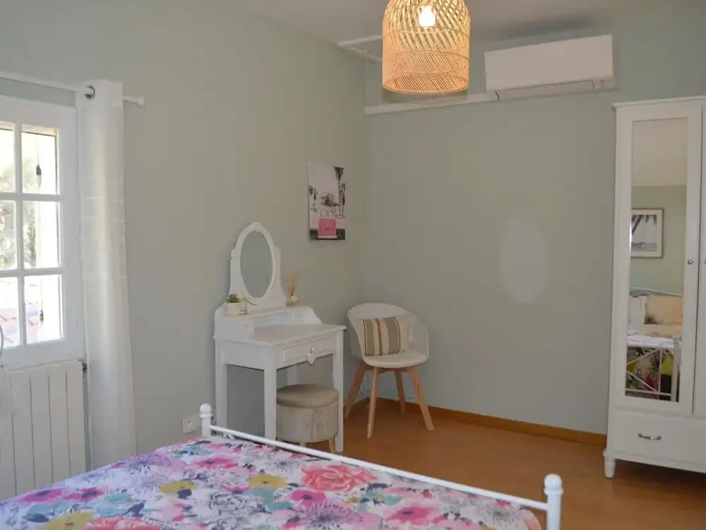 Holiday Home With Large Garden and Pool - Photo 3