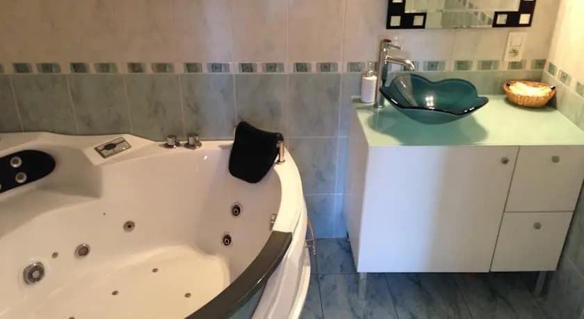 3 Bedrooms Villa Near Cannes - Pool & Jacuzzi - Sea View - Photo 5