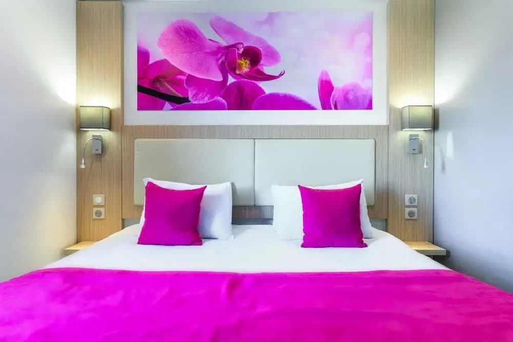 FH Confort Hôtel Orleans - Photo 2