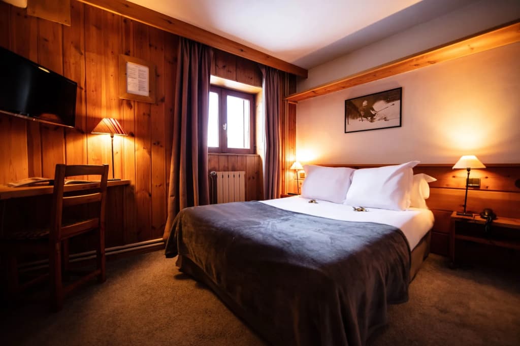 Hotel La Savoyarde - Photo 2