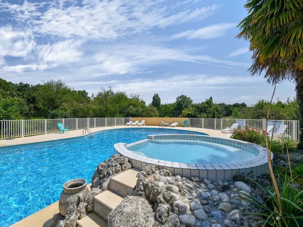 Gite in a Holiday Park With Pool - Miniature 8