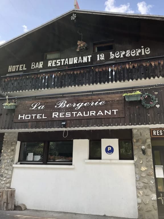 Hôtel La Bergerie - Photo 1