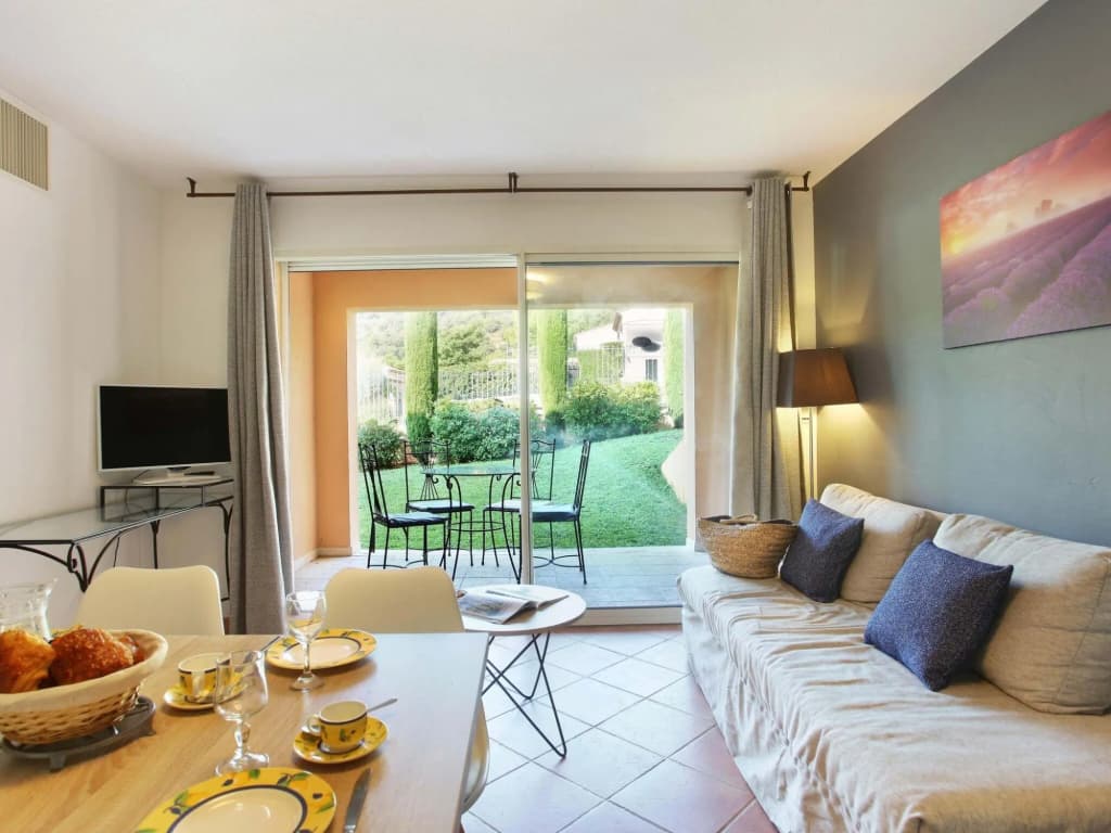 Apartment in Greoux-les-bains Near Lakes - Photo 2