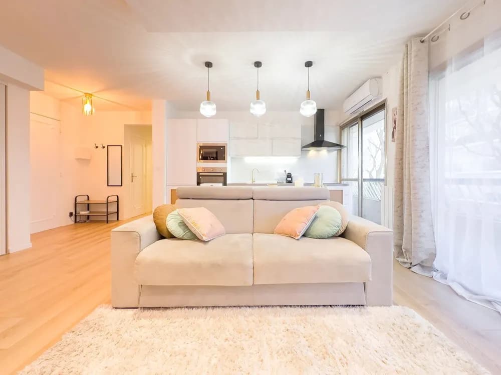 Le Dor in Cannes With 1 Bedrooms and 1 Bathrooms - Photo 1