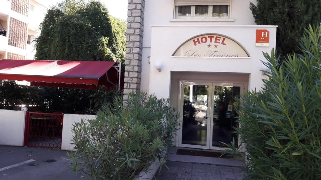 Hôtel les Troenes - Photo 1