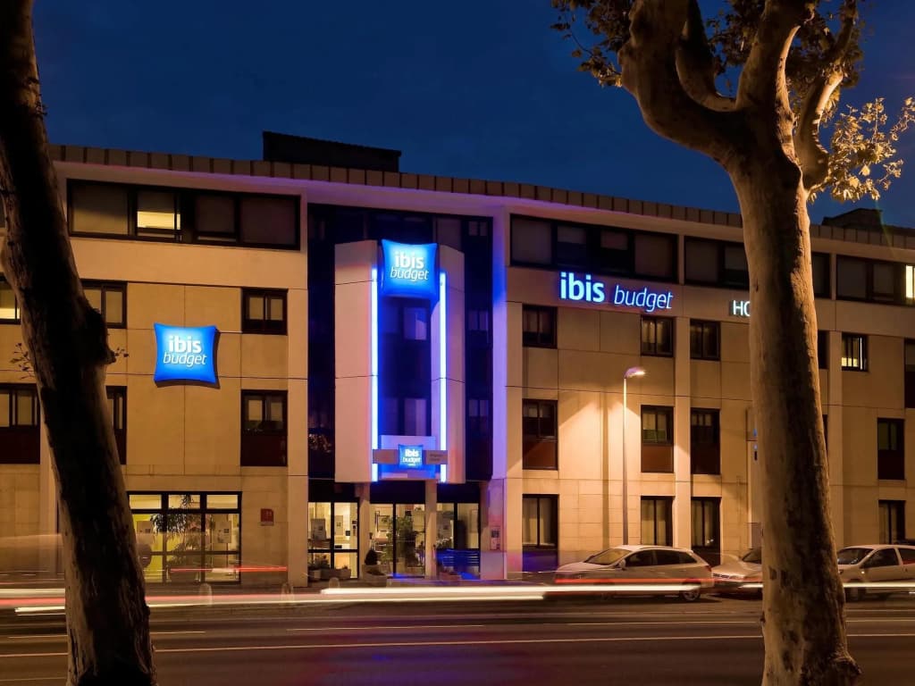 ibis budget Avignon Centre - Photo 1
