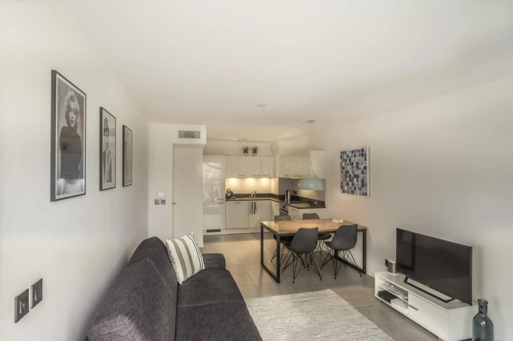 Modern 1 Bed Apartment in Prestigous Area of Cannes a Short Walk to the Croisette and the Palais - 1903 - Photo 4