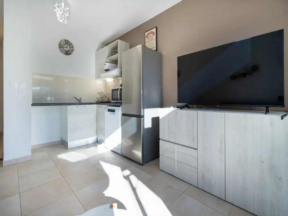 Peaceful Villa in Serignan - Miniature 6