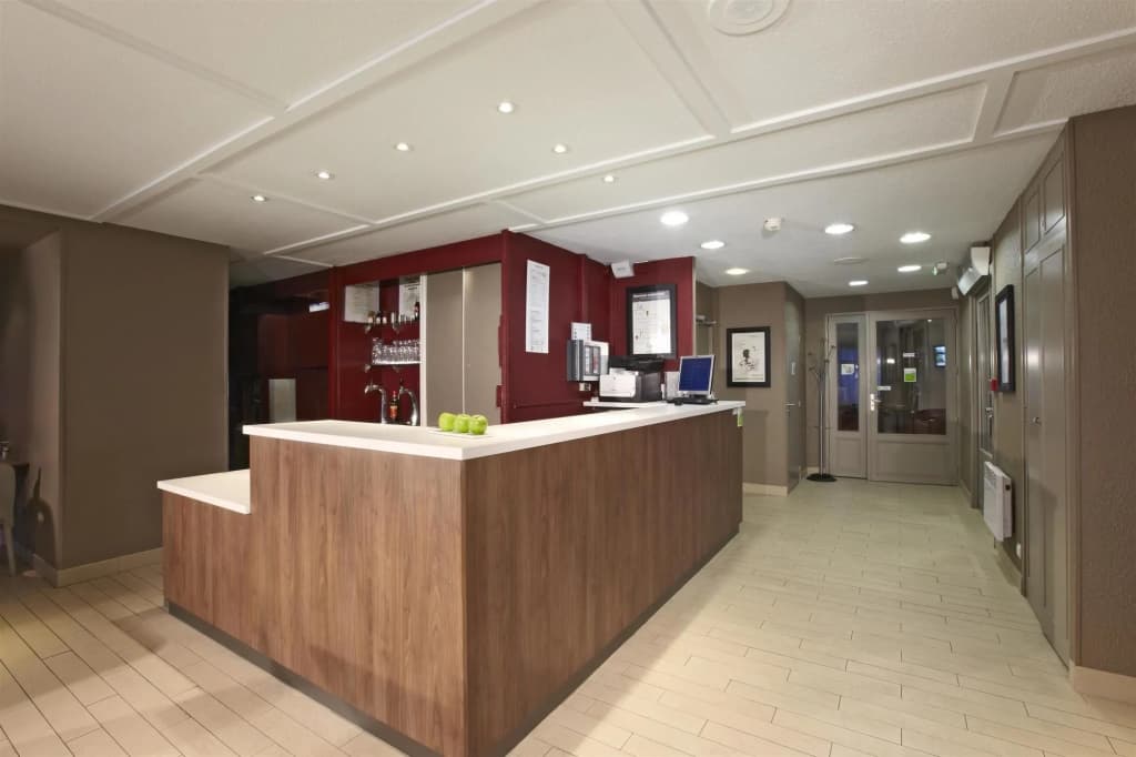 Hotel Campanile Grenoble Nord - Moirans - Photo 2
