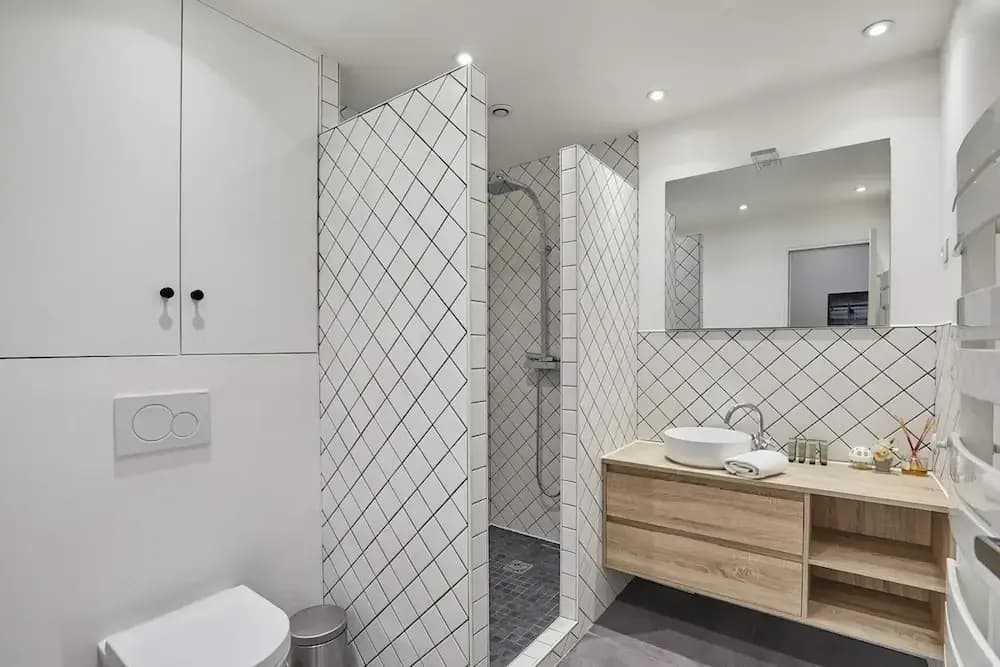 Superb 3 Bedroom Flat in the Center of Paris - Miniature 8