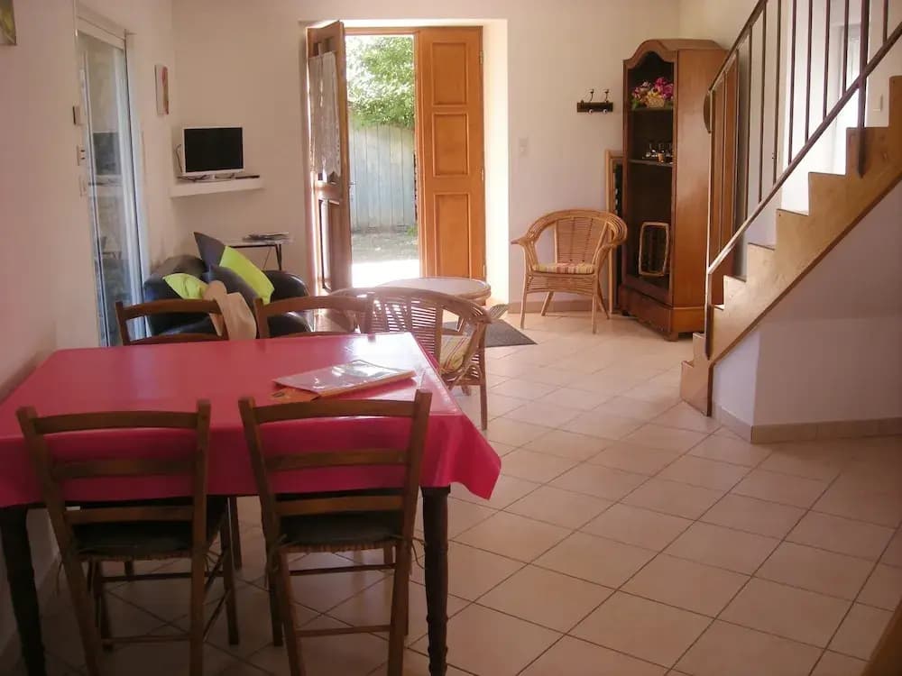 Cozy Holiday Home in Uzer with Swimming Pool - Photo 5