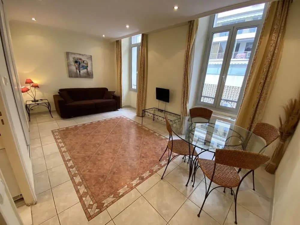 Cannes Holiday Suites - Photo 4
