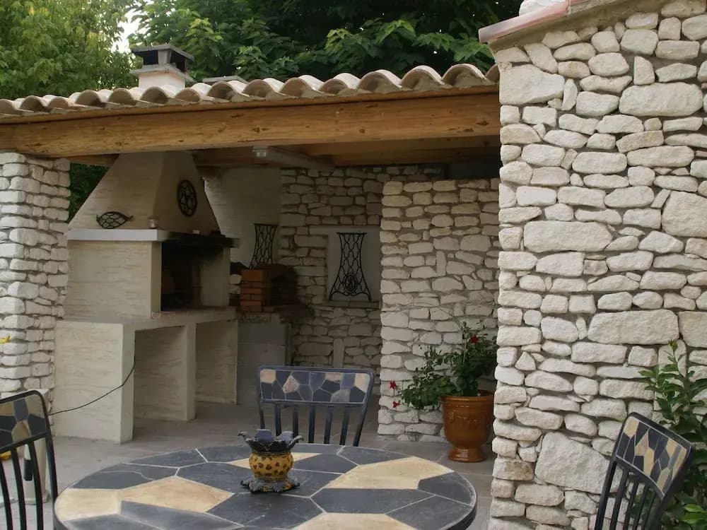 Holiday Home in Le Thor With Private Pool - Photo 4