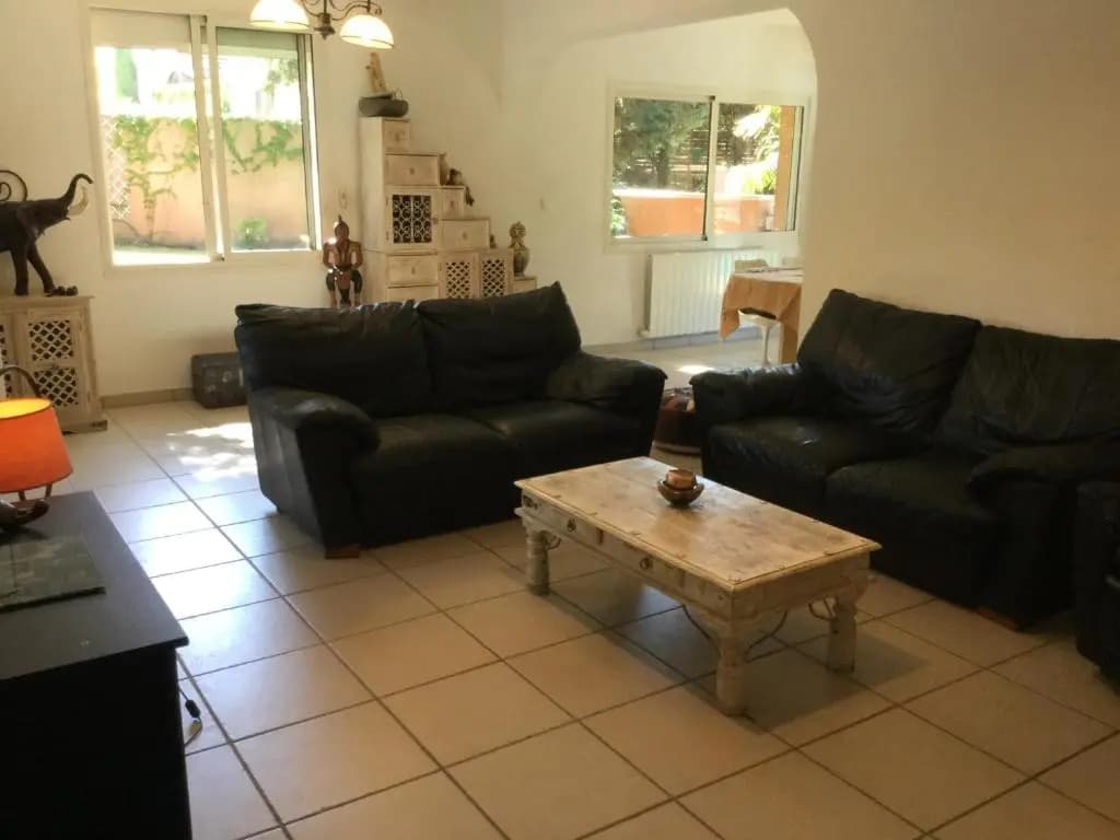 Agréable Maison de Vacances avec Piscine Privée, située à Robion au cœur du Luberon, avec une jolie vue, 8 personnes, LS2-...