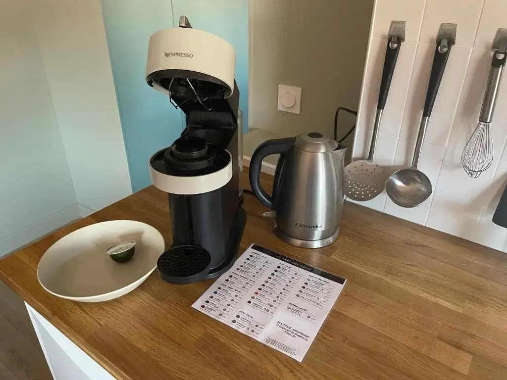 Au cœur du vieux Toulon au calme appartement rénové climatisé confortable étage élevé avec ascenseur proche parking et tou...