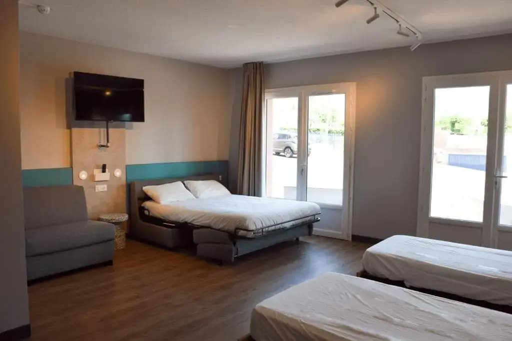 Ibis Budget Millau Viaduc - Photo 2