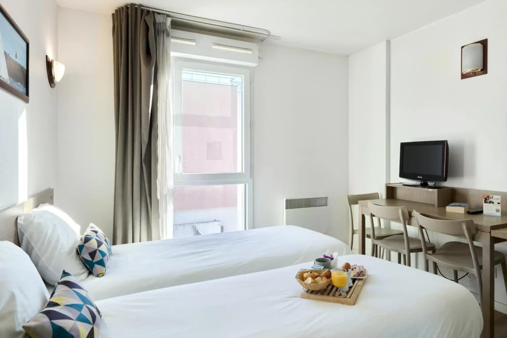 Comfort Aparthotel Versailles Saint Cyr l'Ecole - Miniature 7