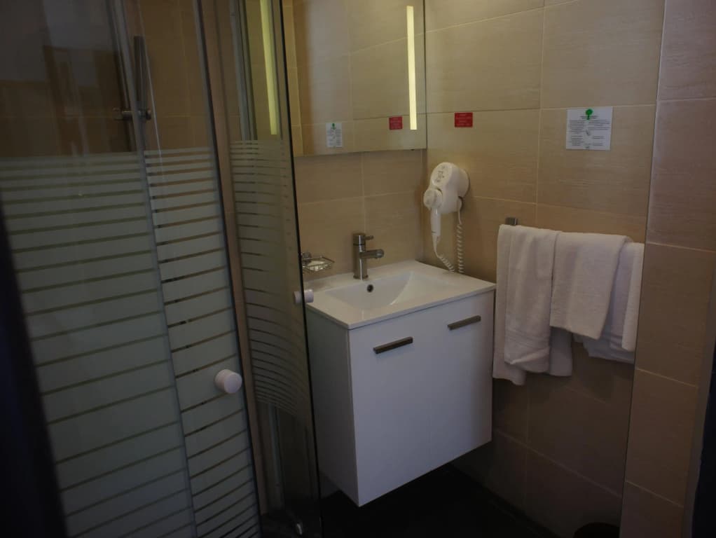 Central Hotel - Photo 5