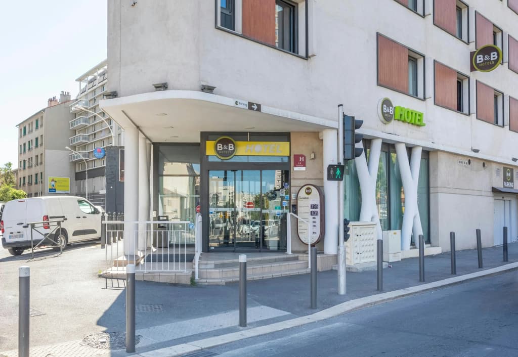 B&B HOTEL Marseille La Timone - Photo 1