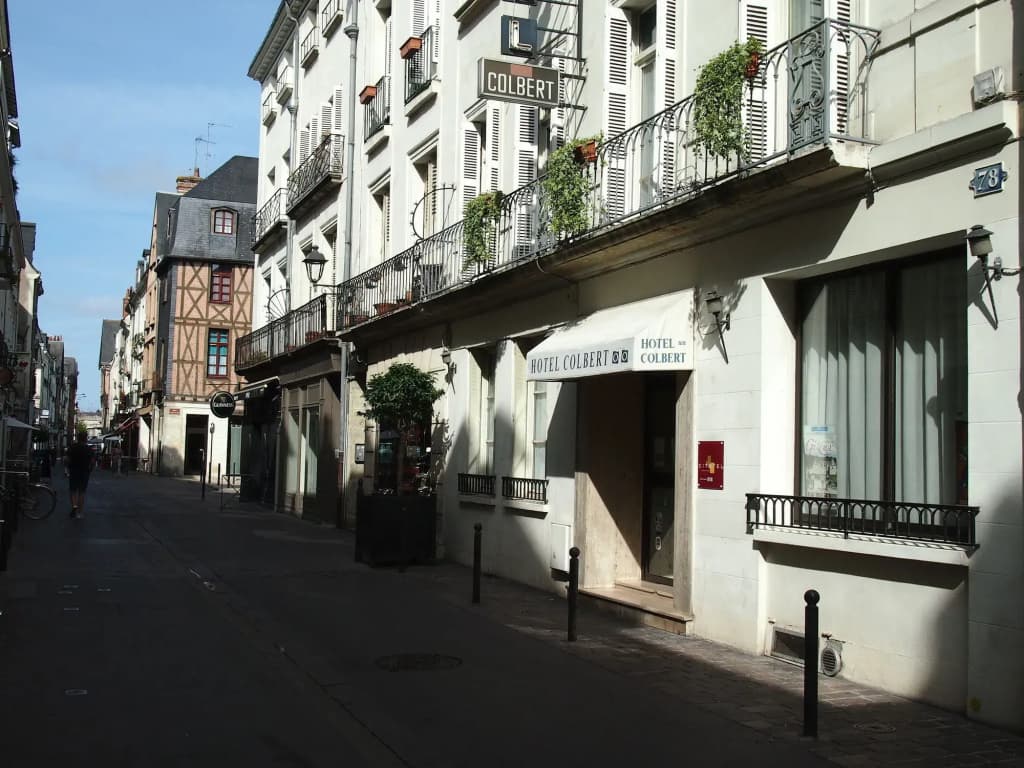 Hôtel Colbert Tours - Photo 1