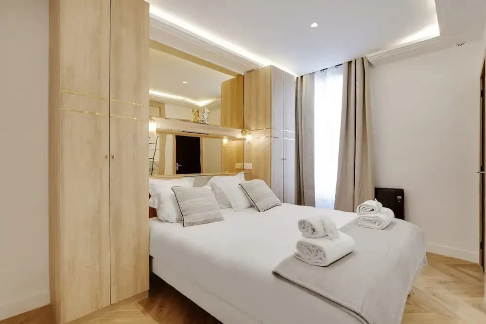 The Upper Marais Superb Apartment for 6 People - Miniature 7