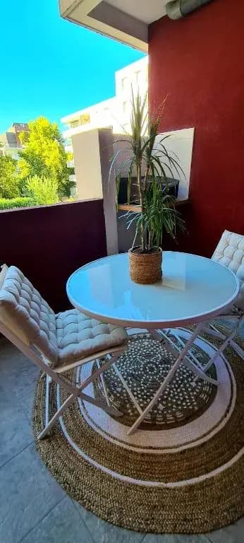 Appartement avec terrasse, parking et proche tramway - Photo 2
