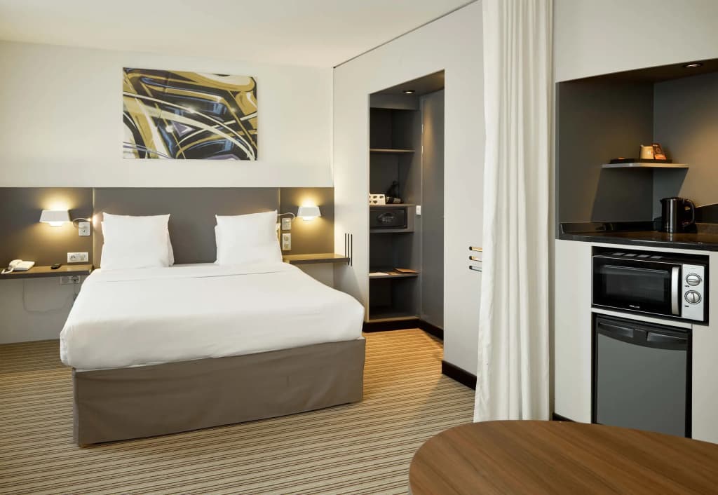 B&B HOTEL Rueil-Malmaison Gare - Photo 4