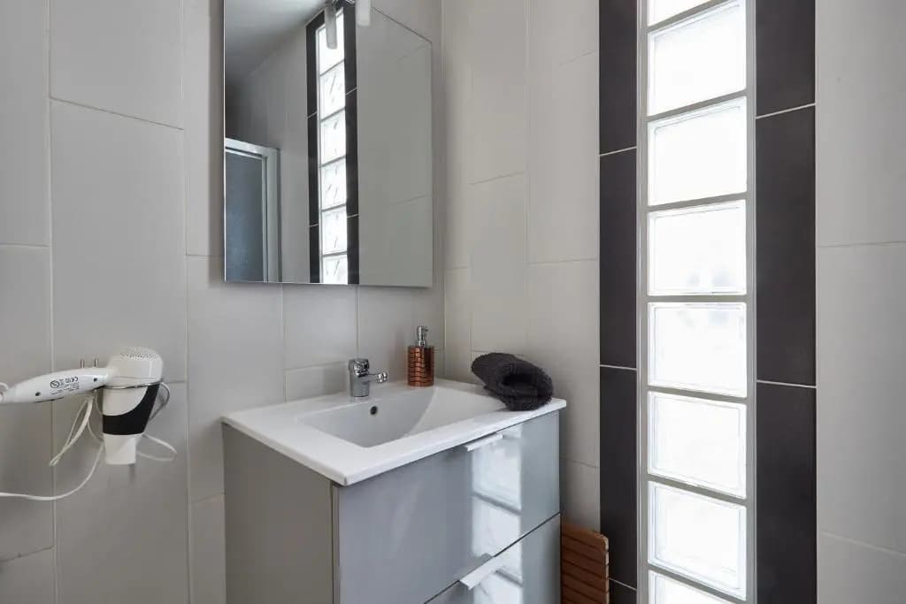 Centre Appt 2 Chambres, Linge, Parking, Wifi - Photo 5