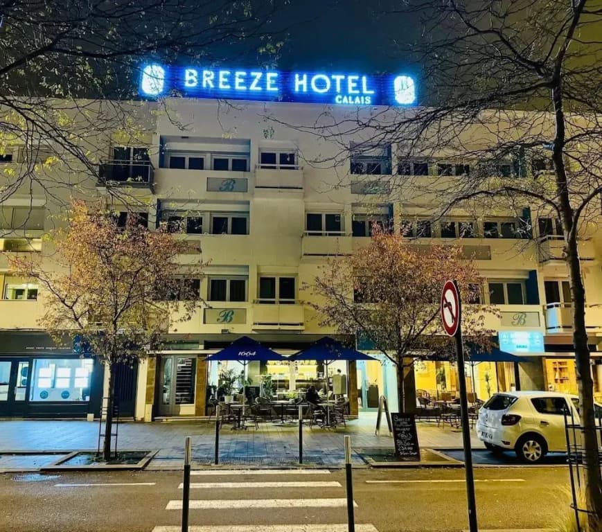 Breeze Hotel - Photo 1