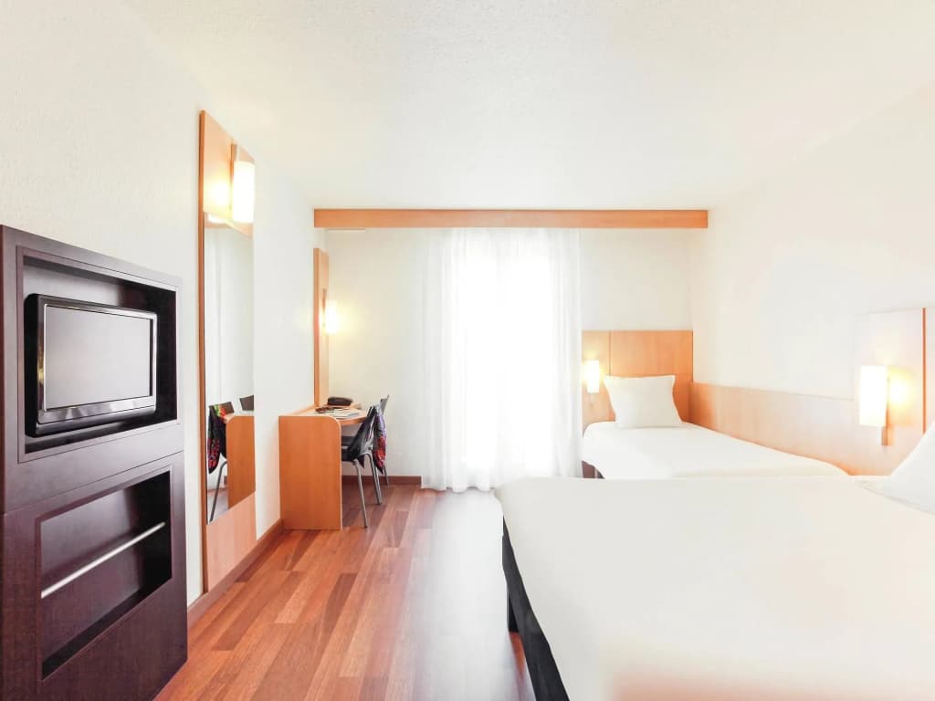 ibis Hyères Centre - Photo 4