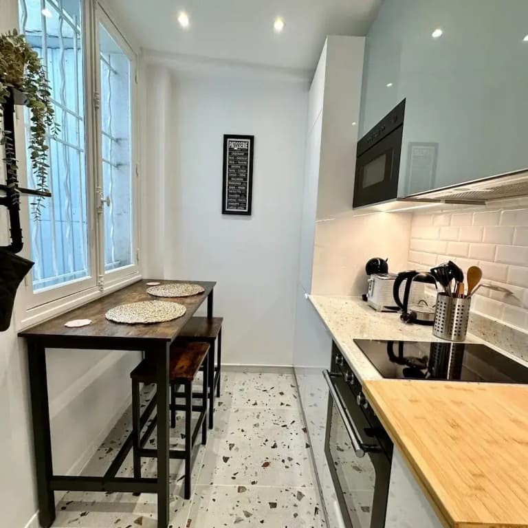 Paradis Calm Modern Studio Apt in Paris - Photo 4