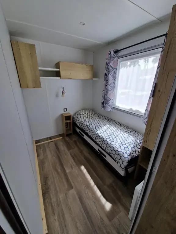 Bungalow neuf 3 chambres avec piscines partagées dans un camping-club vacances haut de gamme - Photo 4