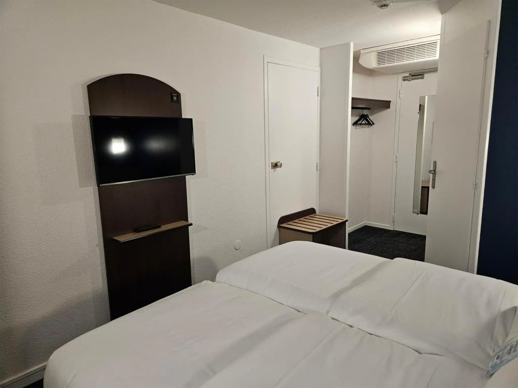 Kyriad NIORT - Espace Mendes-France - Photo 3