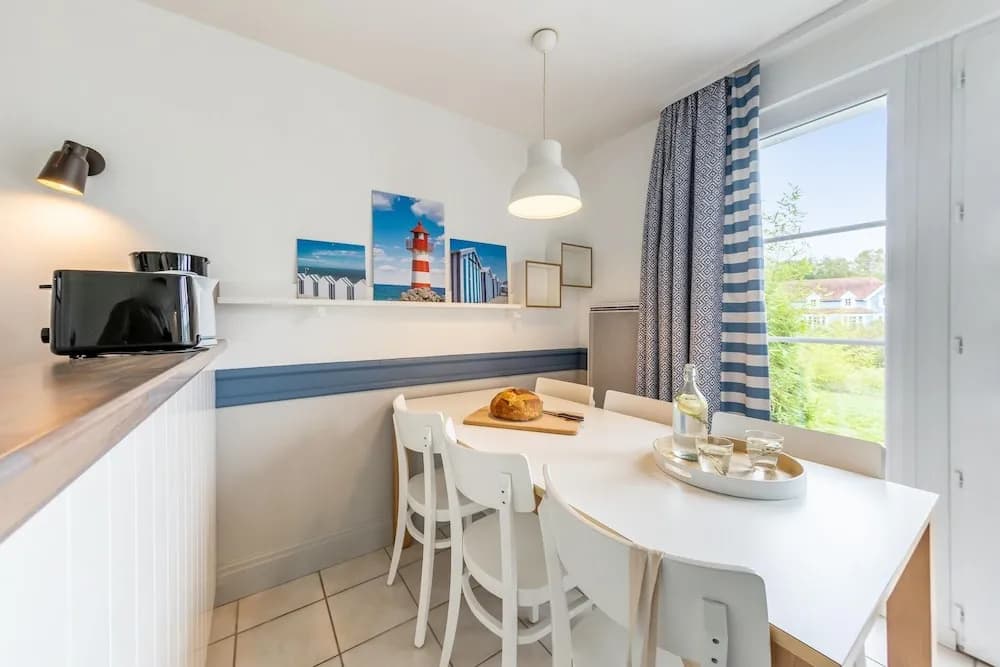 2-bedroom Beach Cottage - Photo 3