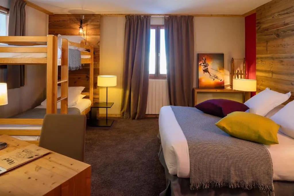 Hillary Hotel - Photo 3