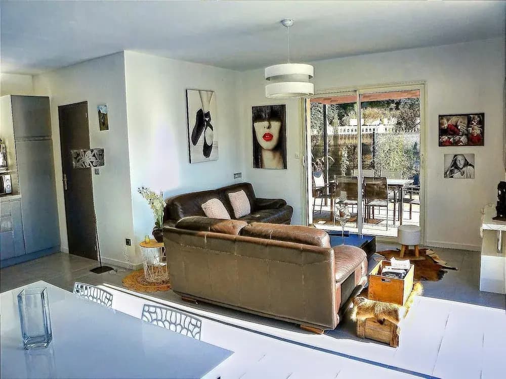 Beautiful Holiday Home With Garden - Photo 1