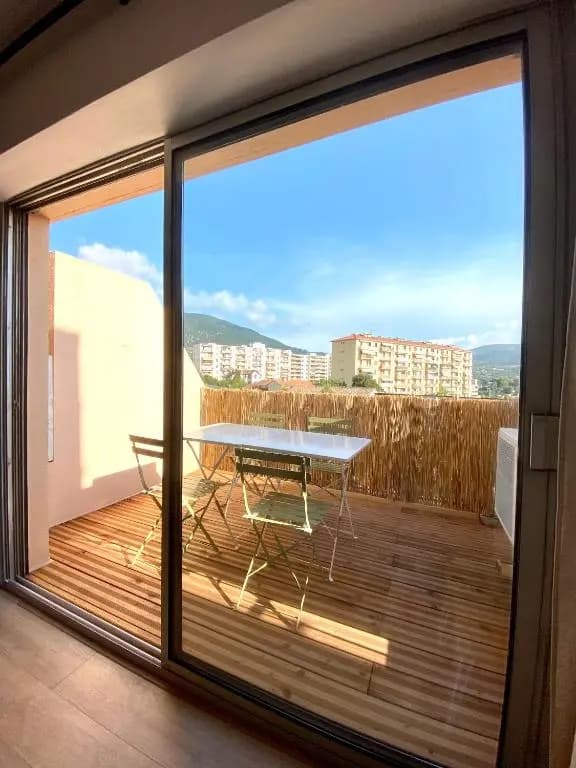 Superbe T2 équipé proche centre ville Ajaccio avec parking - Photo 4