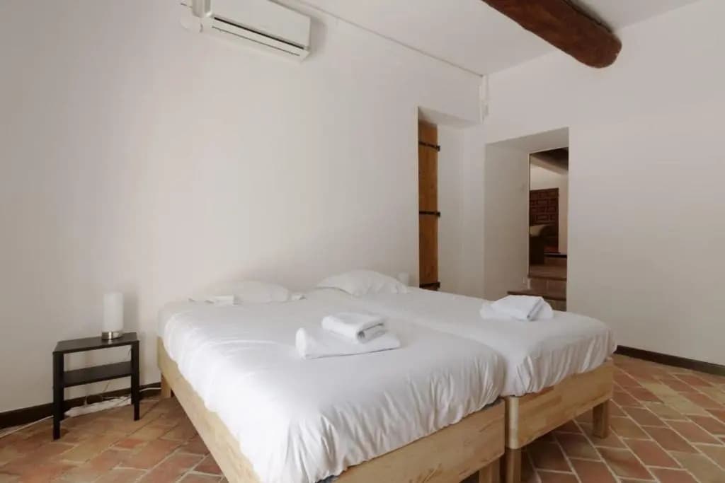 Charming farmhouse in a quiet area with a parking in the courtyard - Photo 5