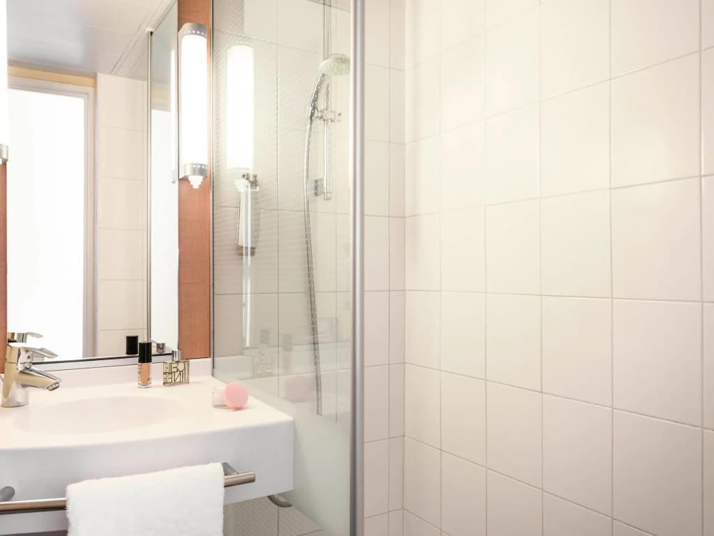 ibis Paris Porte de Bagnolet - Miniature 8