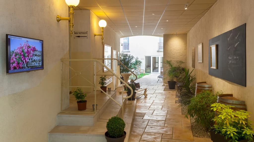 Brit Hotel Chinon le Lion d'Or - Miniature 8