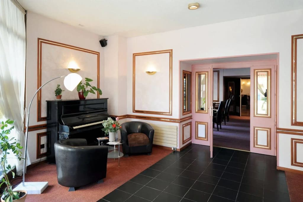 Hotel Le Bourgogne - Photo 2
