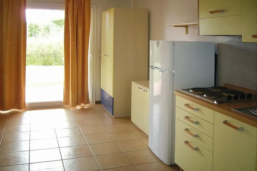 Spacious Corsica Stay for 8 Near Beach - Miniature 8